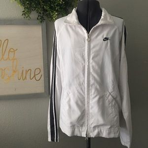 Nike Women’s Lightweight Zip Up Jacket